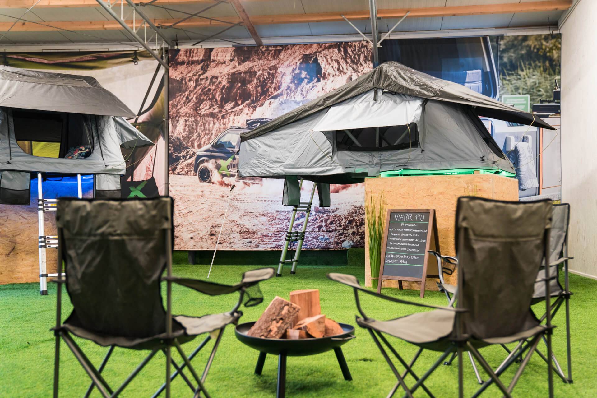 Dachzelt und Campingstühle Showroom