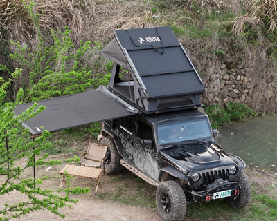 RADIX - XL - ARCTA Dachzelt mit Markise auf einem Geländewagen von oben
